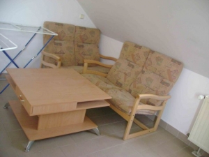 Konferenční stolek a dvoukřesla